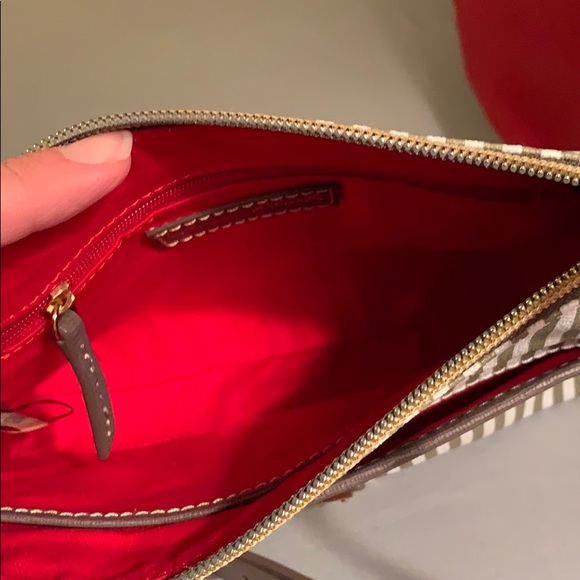 Dooney & Bourke taupe ginger crossbody - Picture 5 of 8